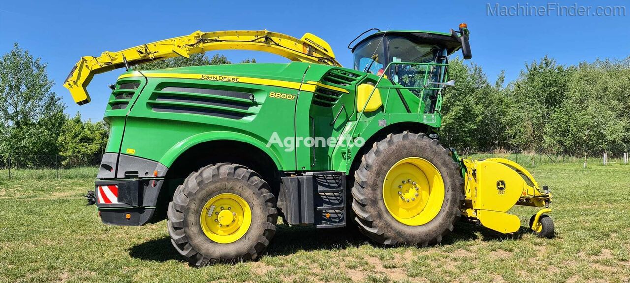 حصادة الأعلاف John Deere 8800