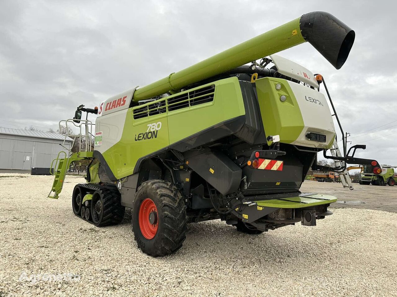 ماكينة حصادة دراسة Claas Lexion 780